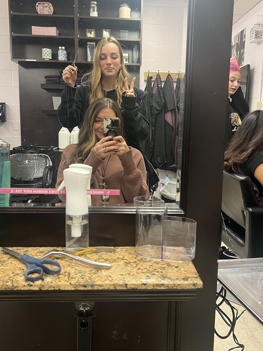 Miss Hall tweet media