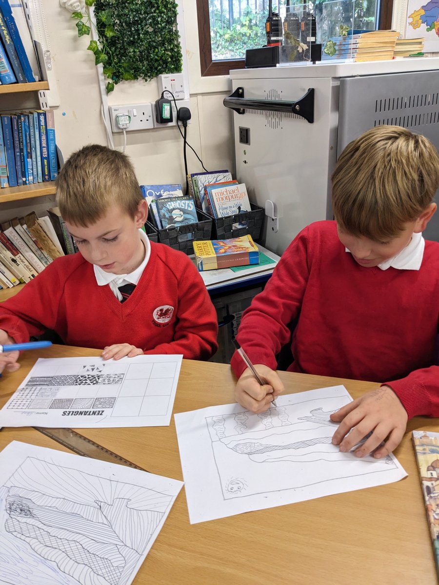 SanSior's tweet photo. Dydd Gwener Gwych yn Dosbarth Enlli. Fantastic Friday in Dosbarth Enlli. 

Mwynhewch y penwythnos. https://t.co/qYXFOvaqUC