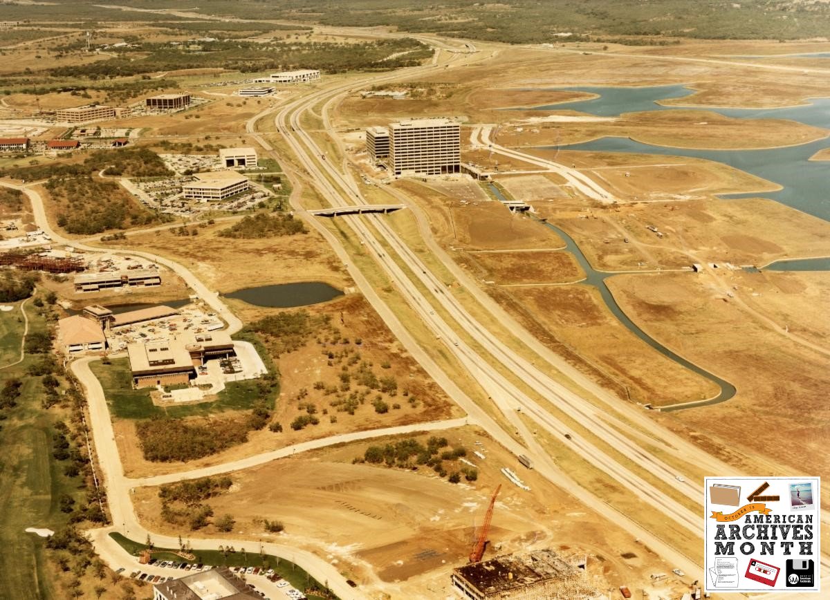 iamirvingtx's tweet photo. It's time for another installment in our series celebrating historic @lascolinastex for #AmericanArchivesMonth! This week's photo was taken in 1979 and shows #LasColinas early in its development. Lake Carolyn is on the right, south of O’Connor Road. The center road is SH 114. https://t.co/VSDH4f0uiX