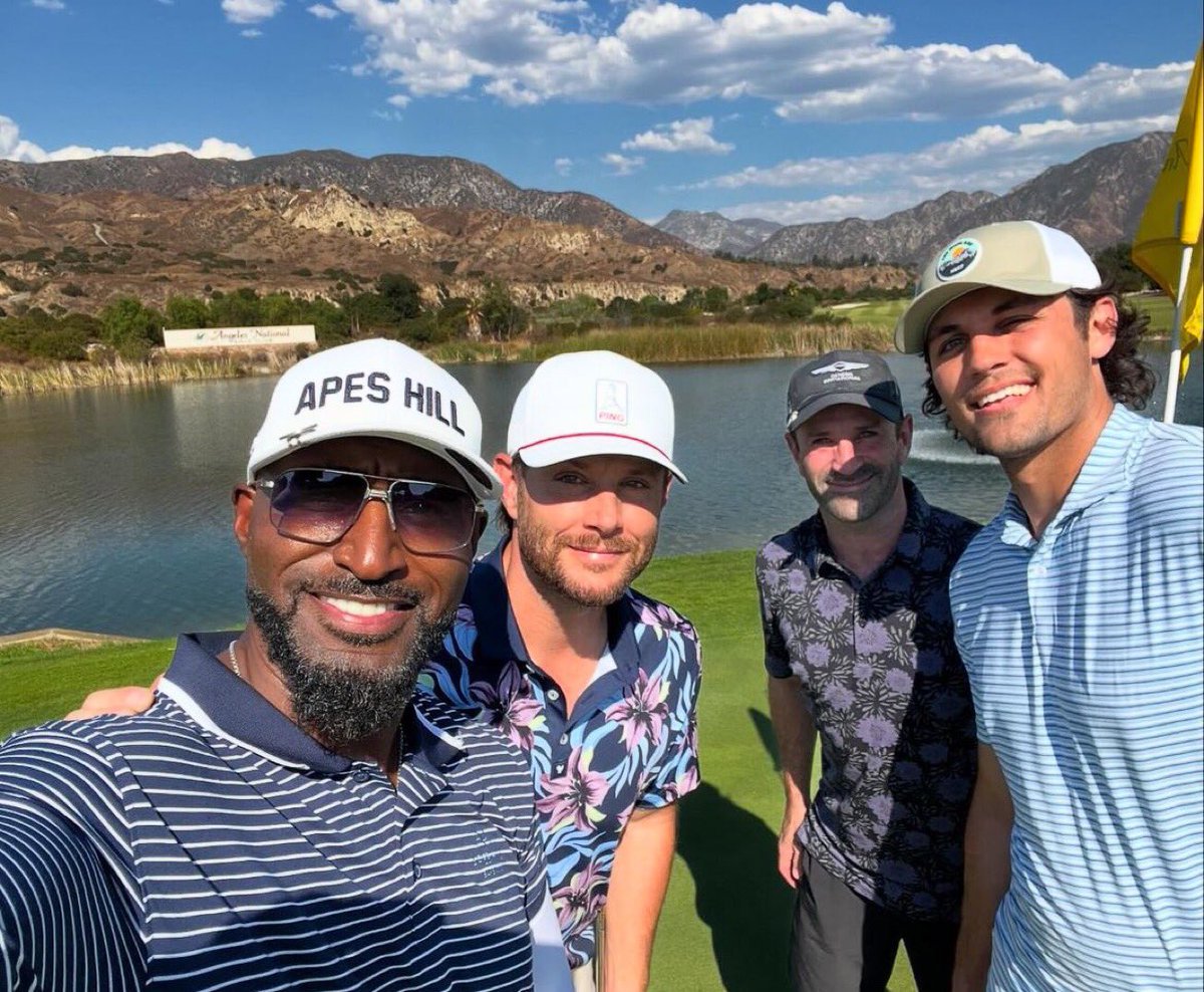 jackyharder's tweet image. New/old photo of @JensenAckles 💙🏌️ playing golf in California a couple of weeks ago.  @adamfergus ❤️🏌️ @imDrakeRodger  ❤️🏌️ 
#spnfamily #jensenackles  #adamfergus #drakerodger