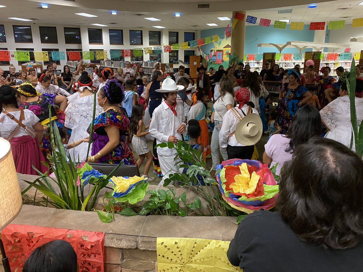 What's happening at your library? Stay in the know - sign up for our e-newsletter! Featured events, library news, helpful tips &amp; more! chandlerlibrary.org/preferences-fo…
#ChandlerLibrary