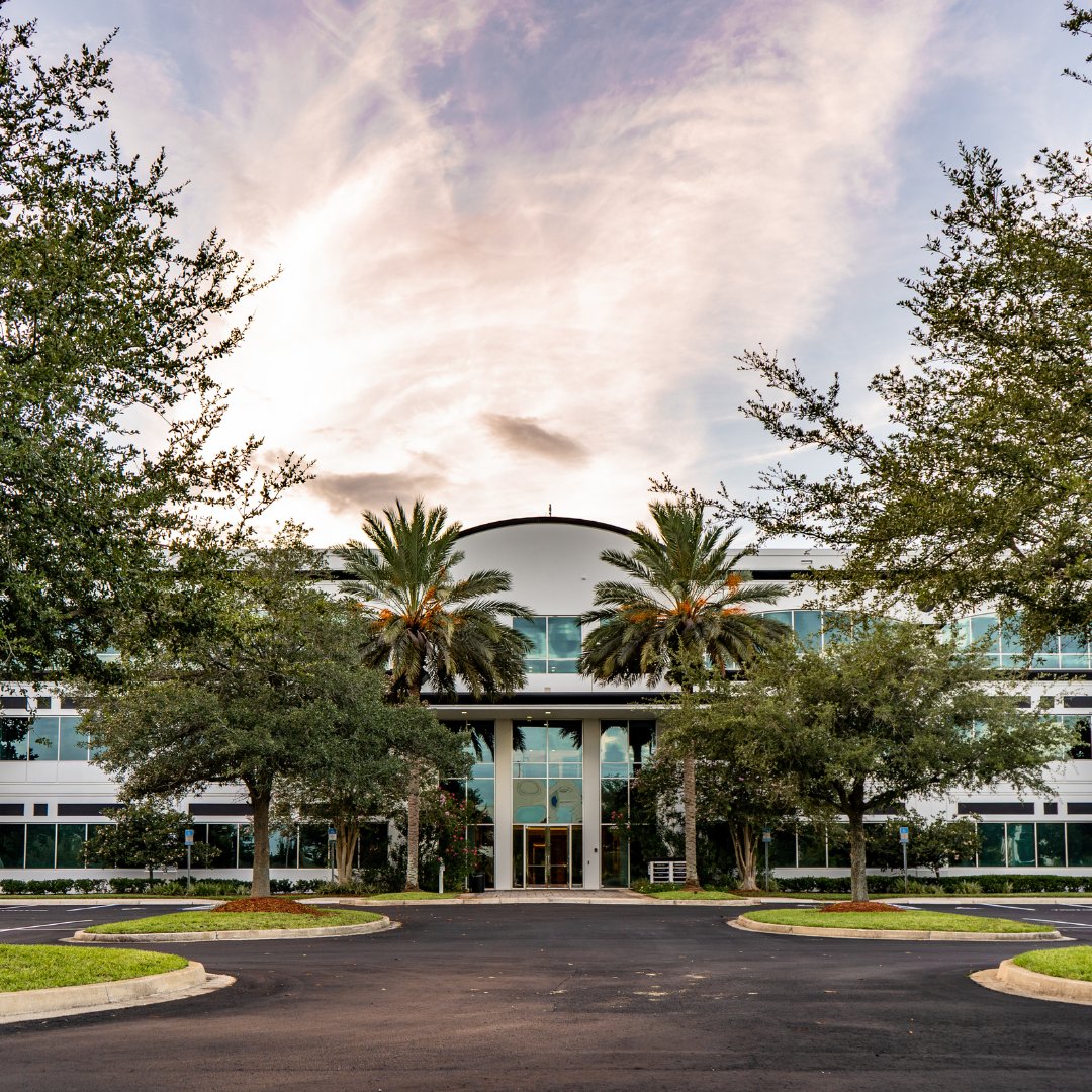 AshProperties's tweet image. Stunning spaces, inside and out. Elevating the office experience with every view. 🌅 Click here to check out our leasing opportunities! ashproperties.com/our-properties/ 

#AshProperties #CRE #CommercialRealEstate #PremiumProperties #ElevateYourWorkspace