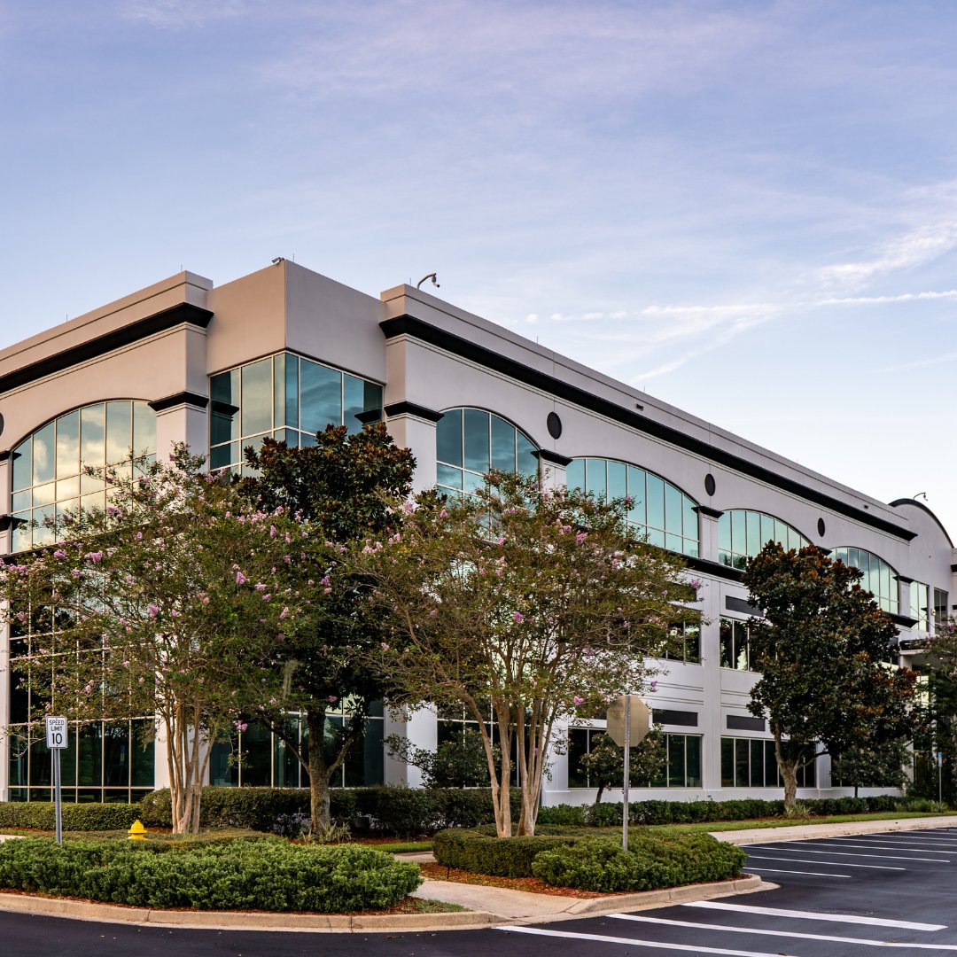 AshProperties's tweet image. Stunning spaces, inside and out. Elevating the office experience with every view. 🌅 Click here to check out our leasing opportunities! ashproperties.com/our-properties/ 

#AshProperties #CRE #CommercialRealEstate #PremiumProperties #ElevateYourWorkspace