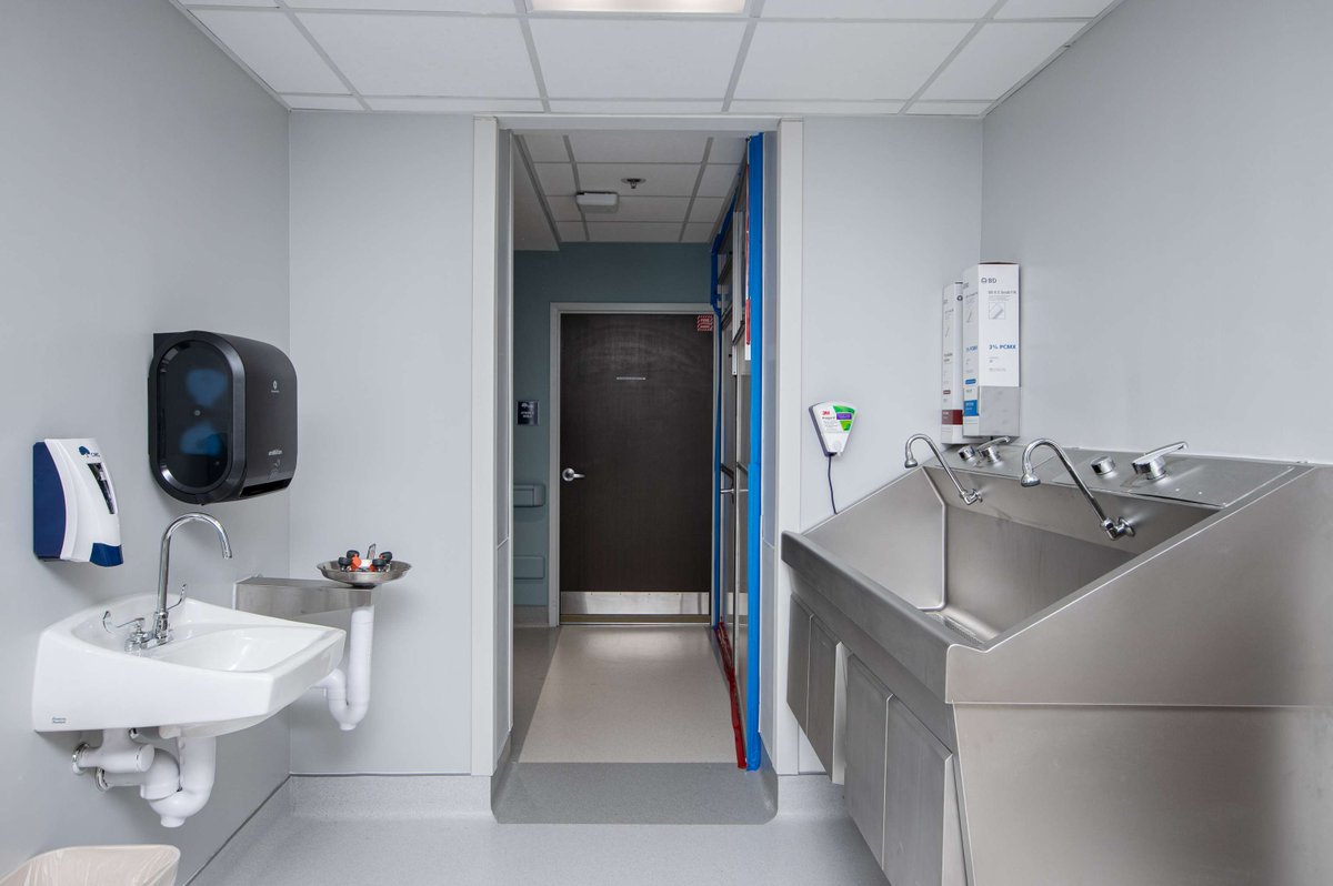 MashburnConstr's tweet image. Happy Feature Project Friday! 

This week, we are highlighting the CMC Health Plaza South OR Rooms! Mashburn transformed 920 SF of space by converting two storage rooms into fully equipped operating rooms. 

#FeatureProject #ConstructionInnovation