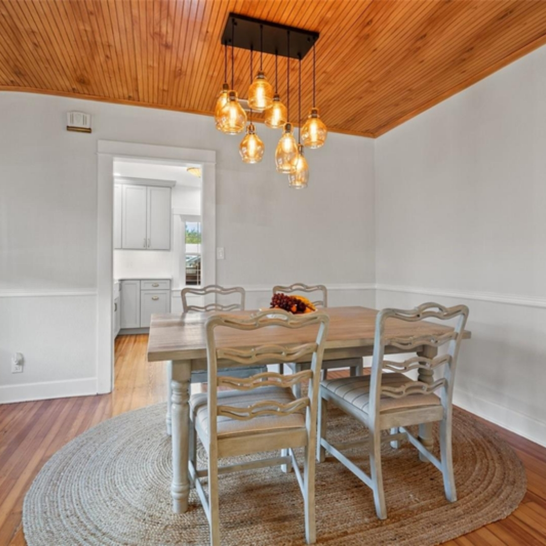 AgtAdamSellsFL's tweet photo. Our Buyers CLOSED just ONE DAY before Hurricane Helene! 🤯

A HUGE shoutout to Conner, our Buyer Specialist, for expertly negotiating the sale and securing the home furnished for our clients. 🙏 

Higher Level Homes Group
727-222-0084

#stpetehomes #renovatedhome #stpetehome https://t.co/D9pLe8AqA0