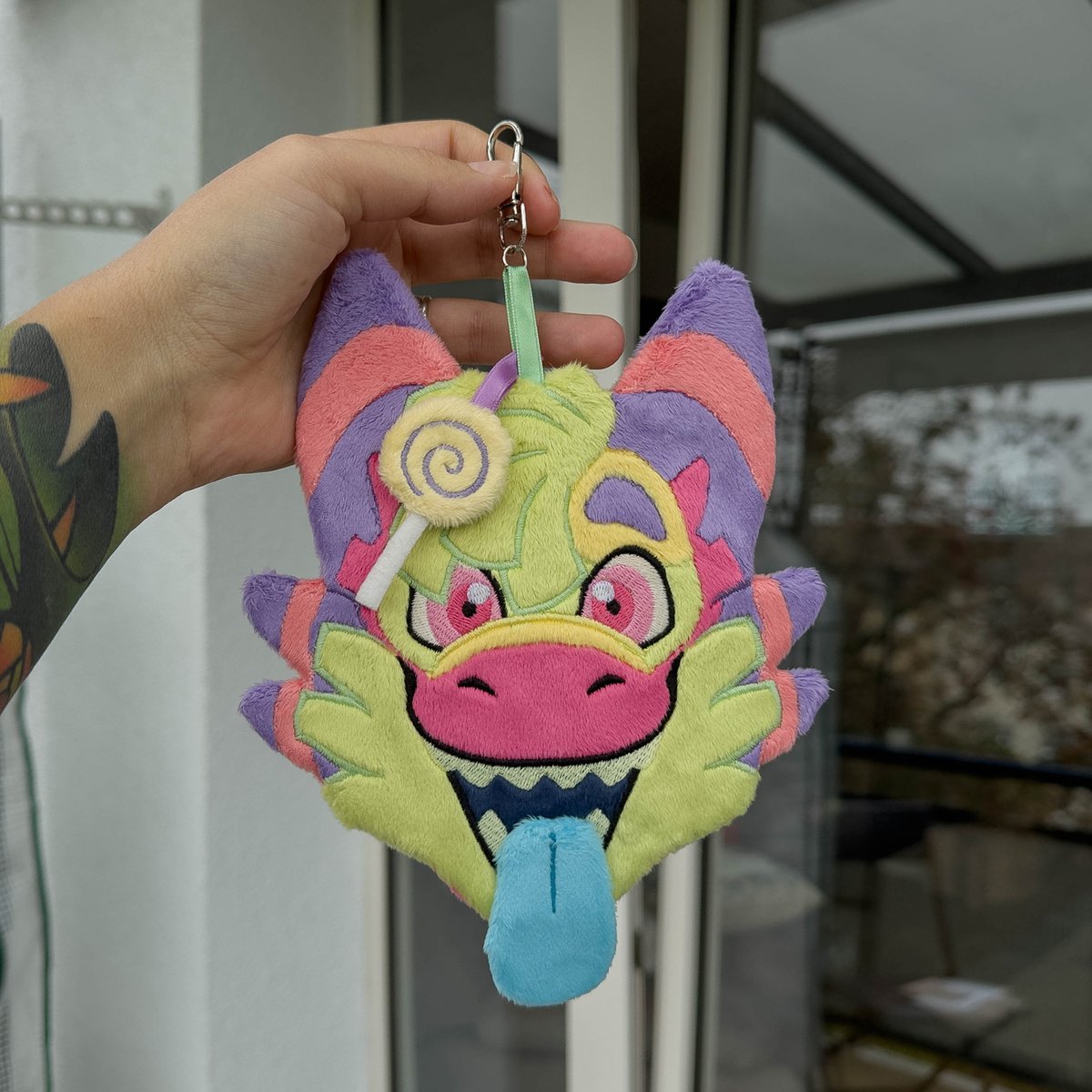 WispyChipmunk's tweet photo. One of two embroidered badge commissions for @CandyDergy, this one being his piñata sona Dañgo! I absolutely love this character's design and I was stoked to get to make him. He's 6"x7" has a removable magnetic tongue and an extra lollipop charm that attaches to the main loop! https://t.co/A2mEWqp09D
