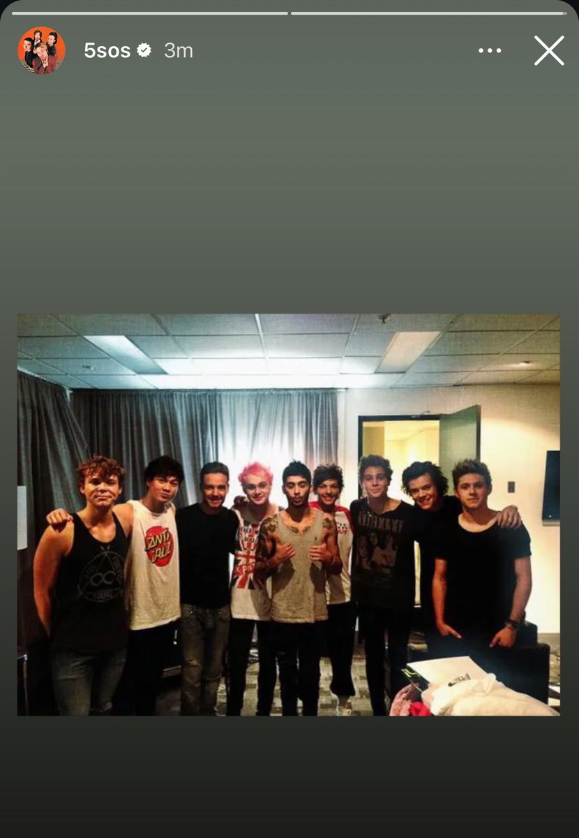 shortnsweetrry's tweet photo. 5sos posting THE pic oh my god https://t.co/ZBIlckHtM2