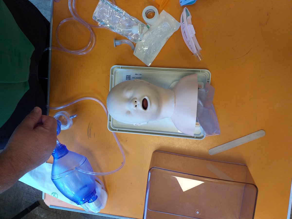 MMurraySJA's tweet photo. This is the equipment that #Ambulance crew in St John are trained to use. A little recap recently to hone my skills
#CPRSavesLives https://t.co/sSectpy3JP