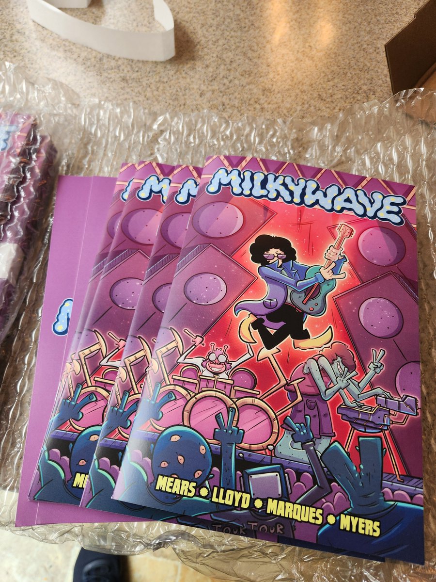 Comic folks at NYCC!

I'm handing out 9-page ashcans for my upcoming sci-fi comic MILKYWAVE and would love to give you one!

It's a fun story about the last human starting a music movement in the faraway Cobweb Galaxy and igniting the wrath of an alien magnate. 

Very stoked!
