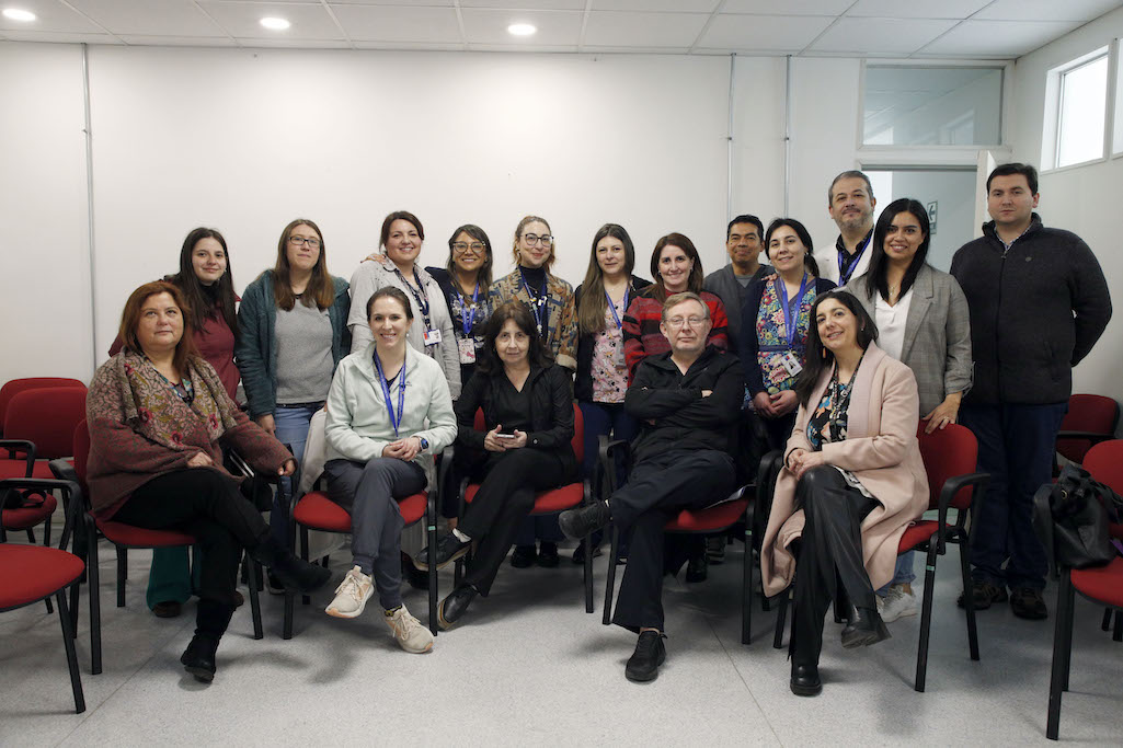 Ante descenso de donación de órganos médicos del SSC se capacitan en comunicación de muerte humanizada
suractual.cl/2024/10/18/ant…