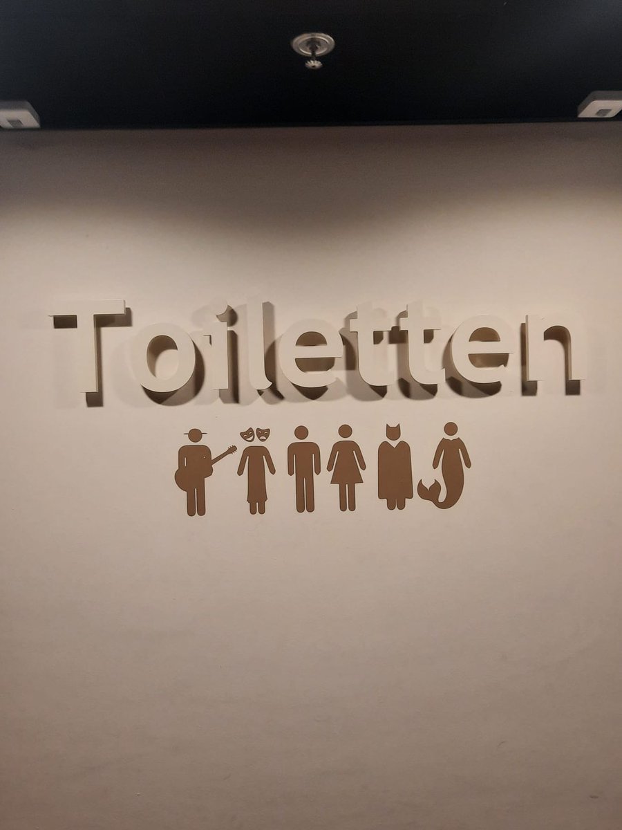 loisavabom's tweet photo. waylon mag hier ook naar de wc https://t.co/aJxCPQuP4X