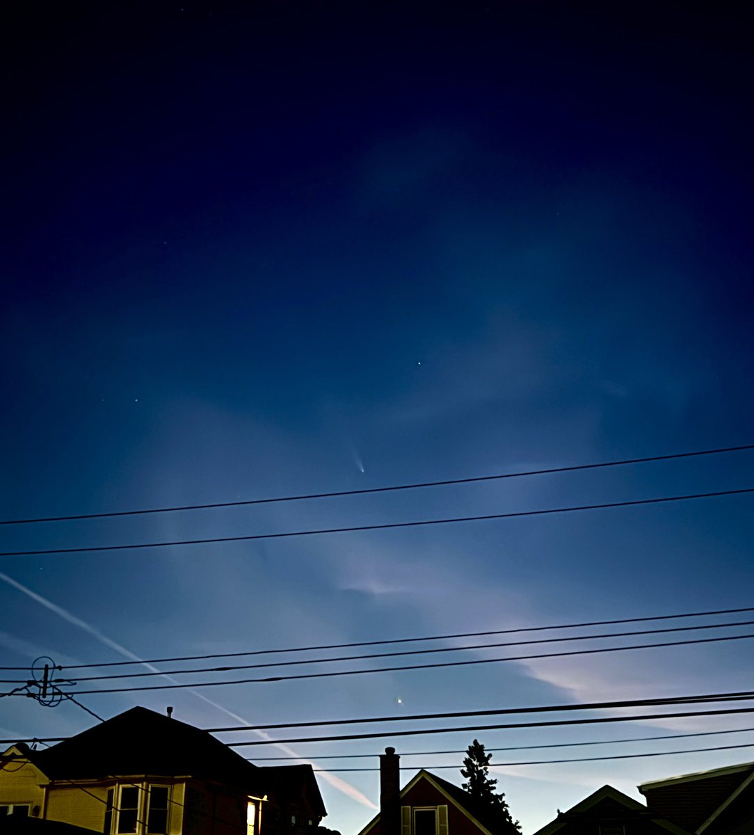 Amazing images of #comet #TsuchinshanATLAS in the last two nights from one of my <a href="/CarlSchurzHS/">Schurz High School</a> #physics students Jaycarl! Last two images my own!
