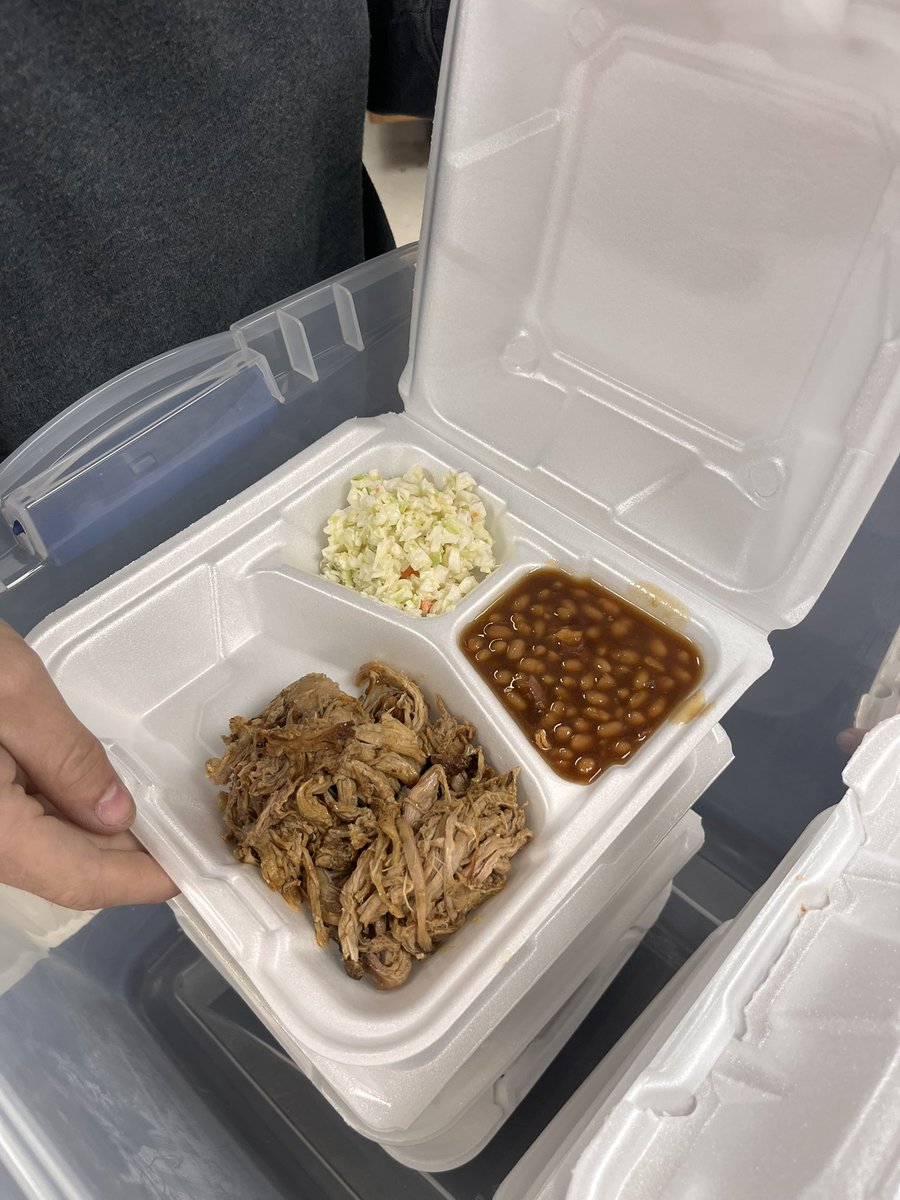 FountainFfa's tweet photo. Feed the Farmers was a huge success!! Thank you to all the FFA members who showed up to make and deliver meals! Farmers and farm workers, thank you for your hard work!! https://t.co/lDHKAP8QYO