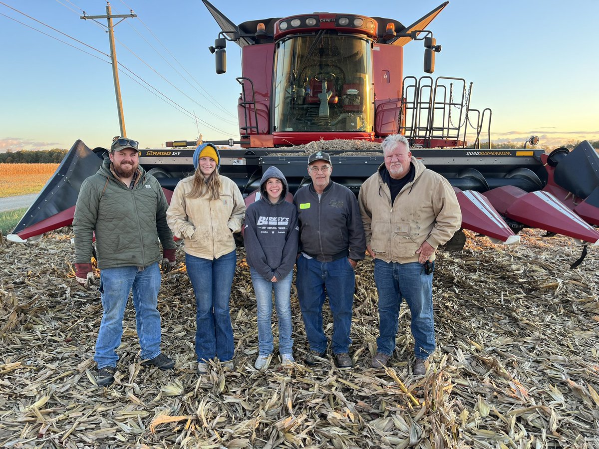 FountainFfa's tweet photo. Feed the Farmers was a huge success!! Thank you to all the FFA members who showed up to make and deliver meals! Farmers and farm workers, thank you for your hard work!! https://t.co/lDHKAP8QYO