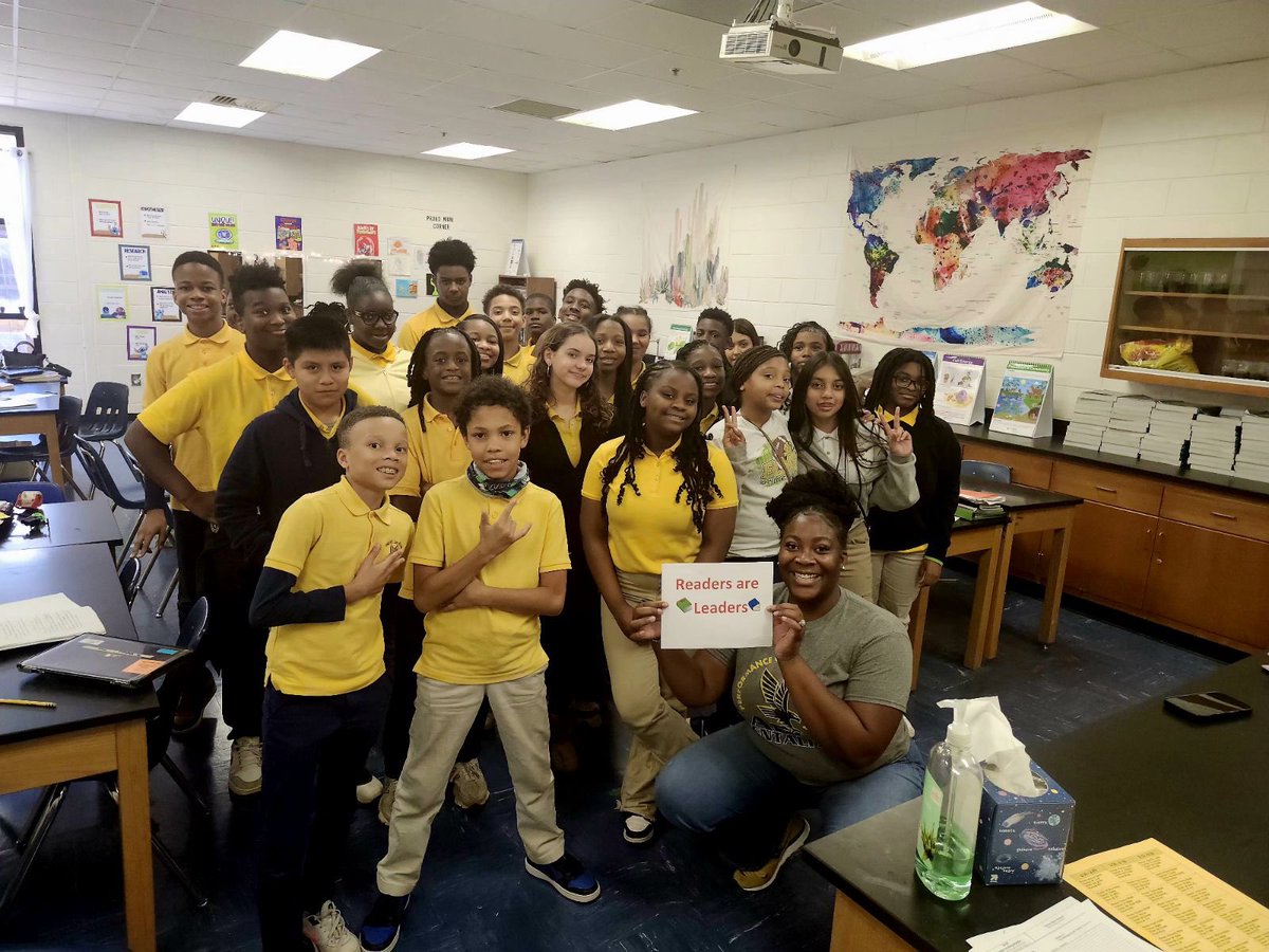 KeshaMuhammad3's tweet photo. Our most important stakeholders were a part of the work today, and I loved it! #HenryReads #TodayAReaderTomorrowALeader @AkbarEducates @TermerionMLakes https://t.co/bHx2Eo16Qa