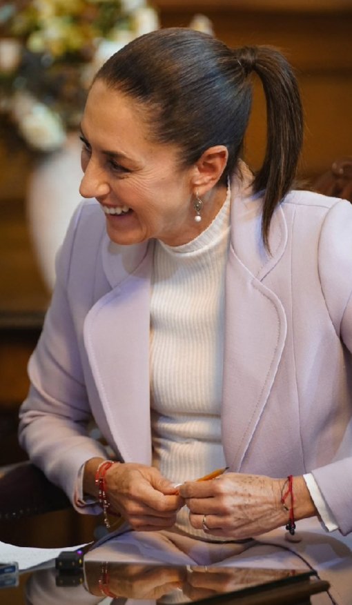 gilbestre's tweet photo. @SinLinea_Mx @Claudiashein ¡Claudia Sheinbaum, tienes 24 horas para eliminar la reforma judicial del DOF!
La Presidenta: ¡Seas mmona!🤣 https://t.co/dOQUSrHkz1