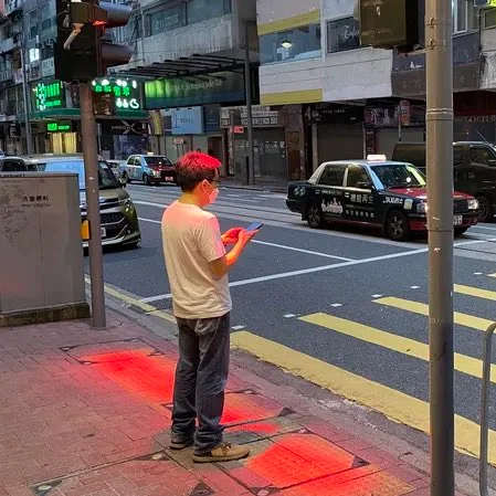 ImtiazMadmood's tweet image. Hong Kong has started installing street lights on the ground because people can't stop looking at their phones.