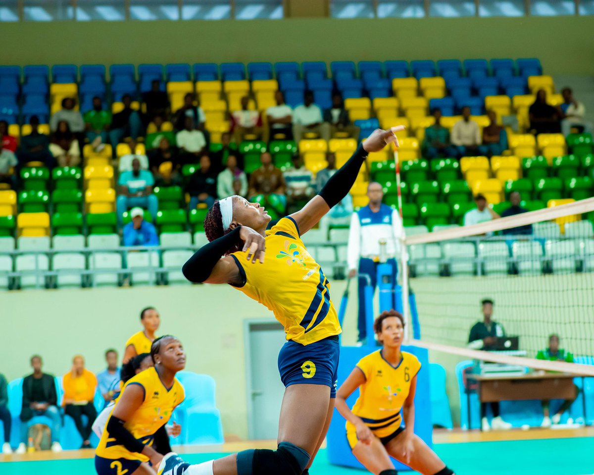 amonb_official's tweet photo. 🚨🏐Today’s recap😁: Tough start for #KeplerWVC and #REGVC as both lost their openers by 3-0 sets to RRA WVC and POLICE VC. REG’s defeat left us in dilemma and confused😳 with two sets ending under 15 points🙆🏿‍♂️

They Asked for water from the start💦💦 https://t.co/HBQLMu4vtC