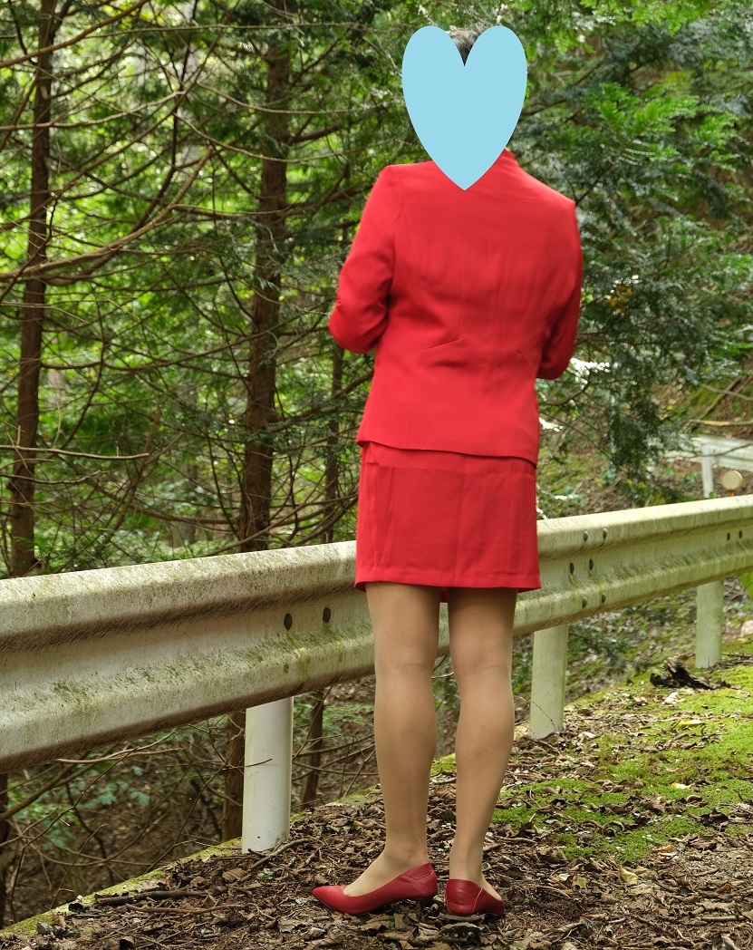OkitakeA's tweet photo. CA in the field🎶
#redcabincrew #fakecabincrew #stewardess #redsuits #reddress #blackpantyhose #blacktights #miniskirt #スチュワーデス #赤スーツ #ミニスカート #ブラウンストッキング #ナチュスト #ベージュパンスト #赤ハイヒール #redhighheels https://t.co/cIiP5yNhNQ