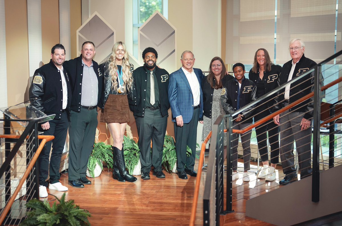 Everything it means to be a Boilermaker is right here in this photo.

🚂🚂🚂

All Hail to the Leroy Keyes Purdue Athletics Hall of Fame Class of 2024!
