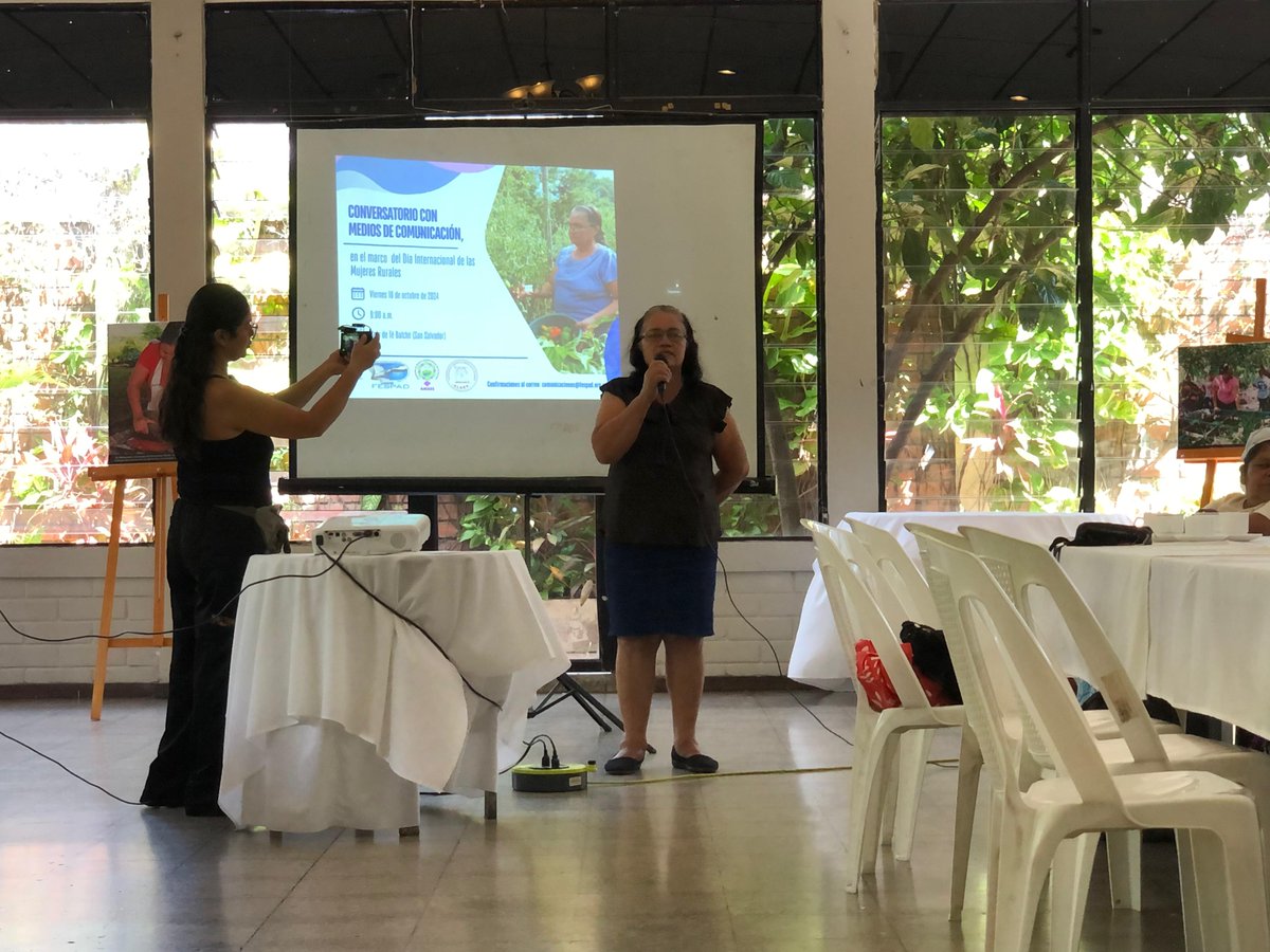 Diferentes organizaciones sociales y ambientales desarrollan un conversatorio en el marco del Día Internacional de las Mujeres Rurales, con el fin establecer un espacio de diálogo y reflexión sobre el trabajo de este sector en diversos ámbitos, además de su importante papel