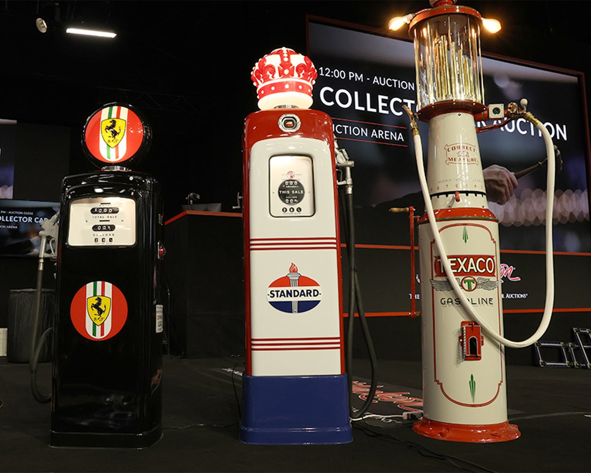 Barrett_Jackson's tweet photo. From #vintage #gaspumps and #neonsigns to #kiddierides and fast-food #memorabilia, the arena lit up with #nostalgic #automotive treasures. Take a stroll through this gallery of the top-selling #automobilia at the #Scottsdale Fall Auction!
Read more: https://t.co/21P5q1sYhL https://t.co/Cw7gOhq281