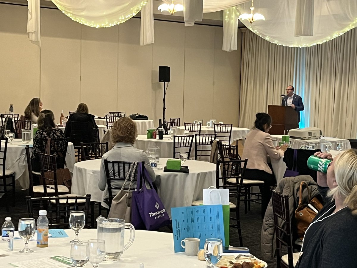 ApicNE's tweet photo. John Harahus is now presenting Emergency Medicine Exercise at APIC NE Fall conference https://t.co/i2G6evLX16