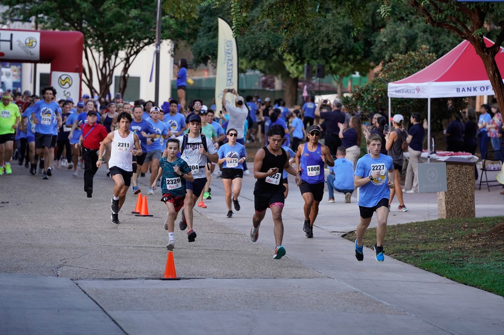 StMarysU's tweet photo. The race day forecast is looking good for the #StMU 5K for the Neighborhood. We can't wait for our #StMU community to come together and run with a purpose, tomorrow! See you there, Rattlers. #5K #StMU5K #RunWithAPurpose #RattlerPride https://t.co/RpdMWLEKKj