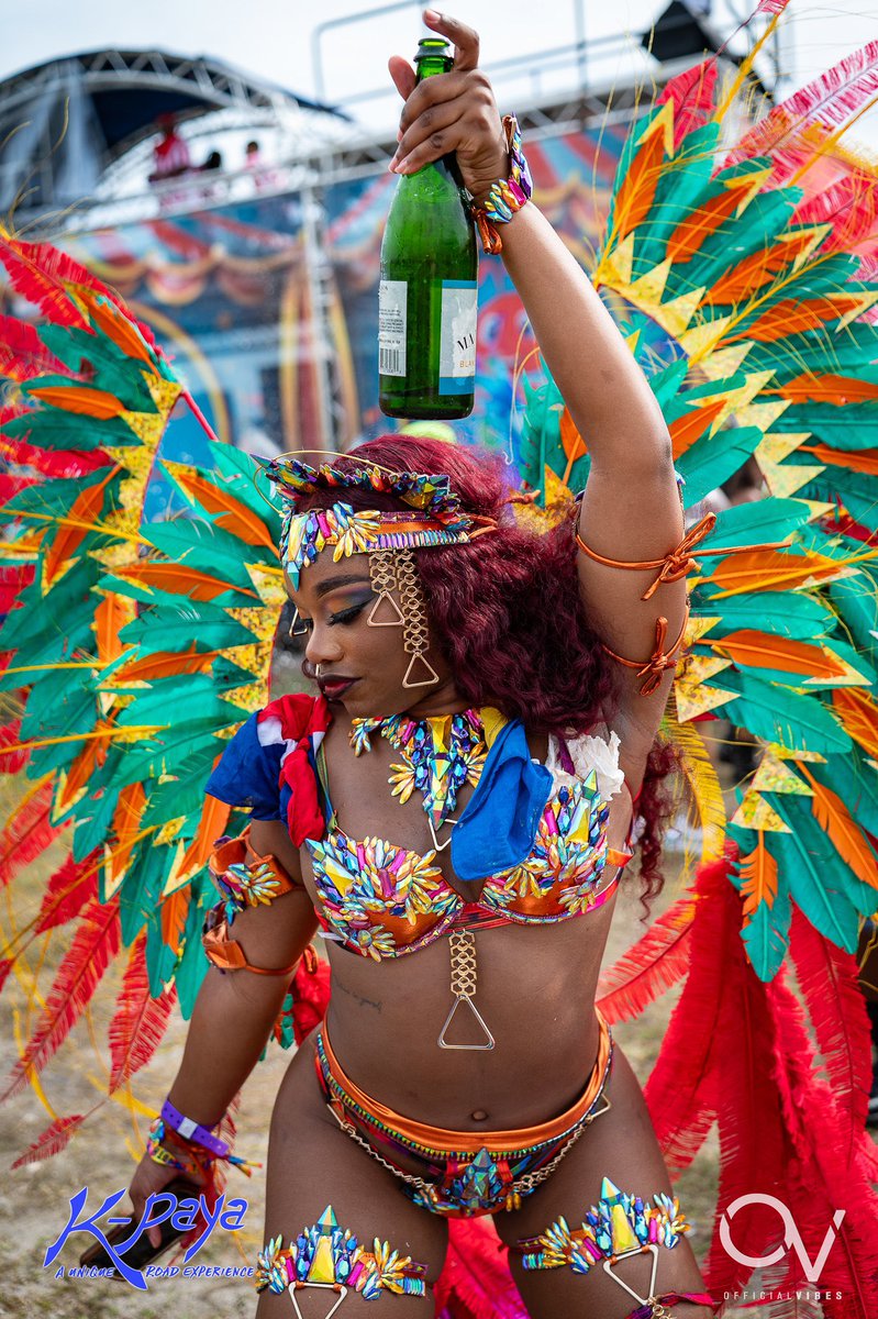 Juliiiioooo… but in champagne 

#MiamiCarnival