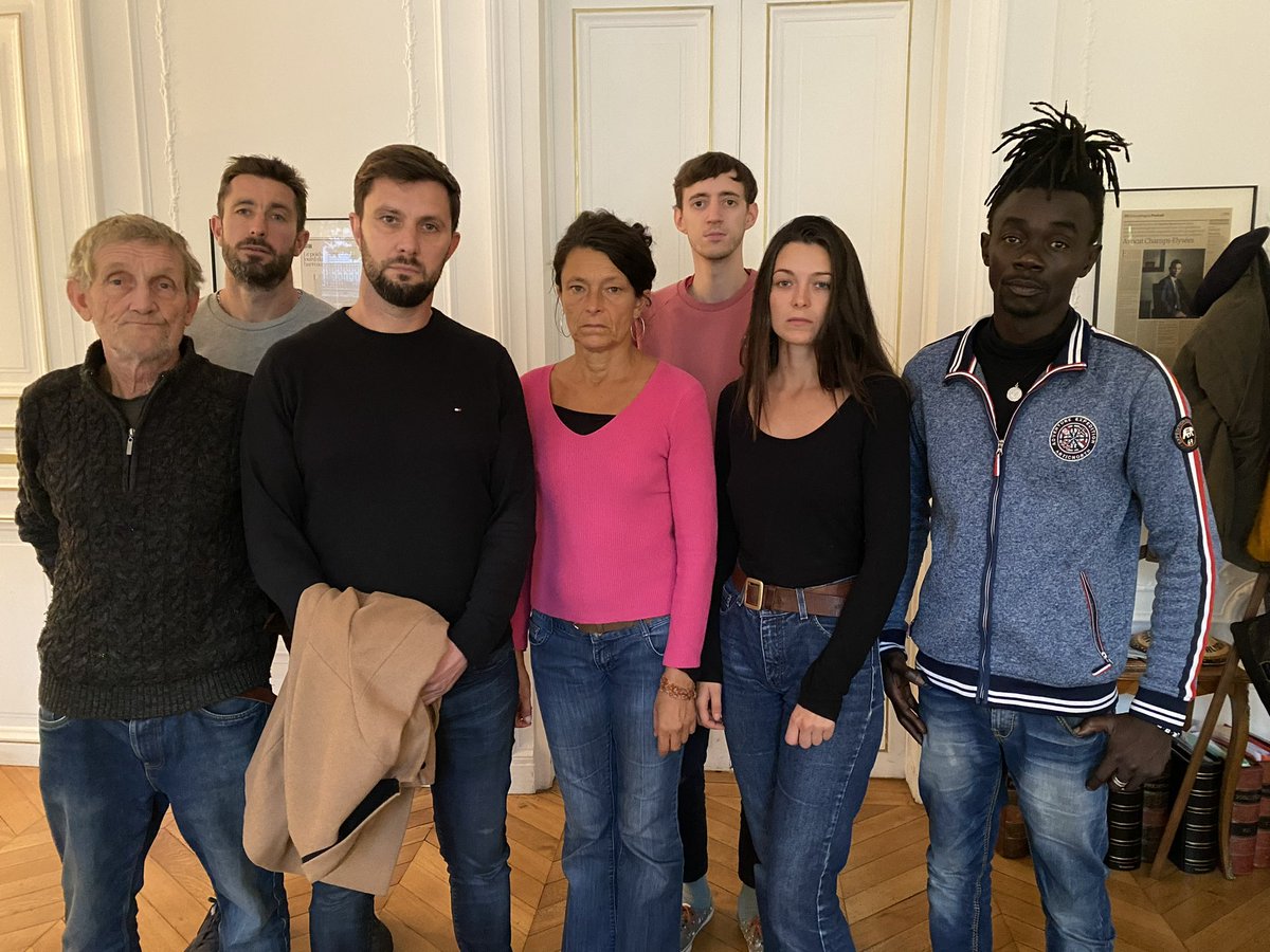 François Vignolle (@frvignolle) on Twitter photo #DOC #M6 Nous avons rencontrĂ© Nathalie, la mĂšre de Paul, entourĂ©e de toute sa famille : « Mon fils est mort de ce quâil dĂ©nonçait : la violence au volant ». Son tĂ©moignage dâune rare dignitĂ© et celui dâAntoine, le frĂšre de Paul Ă retrouver dans le #19h45 đ„<a href="/FredericPilard/">Fred Pilard</a> #DOC #M6 Nous avons rencontrĂ© Nathalie, la mĂšre de Paul, entourĂ©e de toute sa famille : « Mon fils est mort de ce quâil dĂ©nonçait : la violence au volant ». Son tĂ©moignage dâune rare dignitĂ© et celui dâAntoine, le frĂšre de Paul Ă retrouver dans le #19h45 đ„<a href="/FredericPilard/">Fred Pilard</a>
