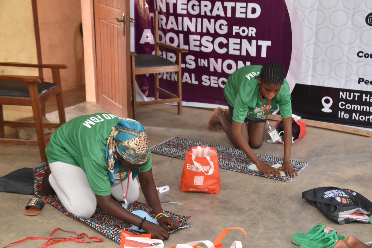 📢 #OsunGESP Day 4: Learning Essential Life Skills!
Today, the girls were taught how to use and care for reusable pads – a vital step in promoting menstrual hygiene and sustainability.

#GirlEmpowerment #YouthDevelopment #MenstrualHygiene #OsunGESP #ValueFemaleNetwork #UNFPA