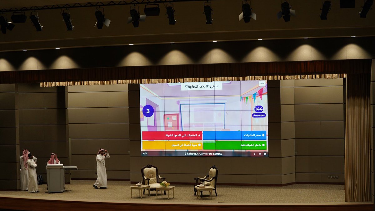 بكل احترافية وكفاءة، أتم فريق نادي ريادة الأعمال بجامعة الملك فهد للبترول والمعادن فعالية اللقاء المخطط له ، رغم اعتذار الضيف في اللحظات الأخيرة عن الحضور . 

تم تعديل فقرات الحفل لتتناسب مع الظروف غير المتوقعة، حيث قدم الفريق تجربة مميزة للجمهور ، وأثبتوا قدراتهم في إدارة