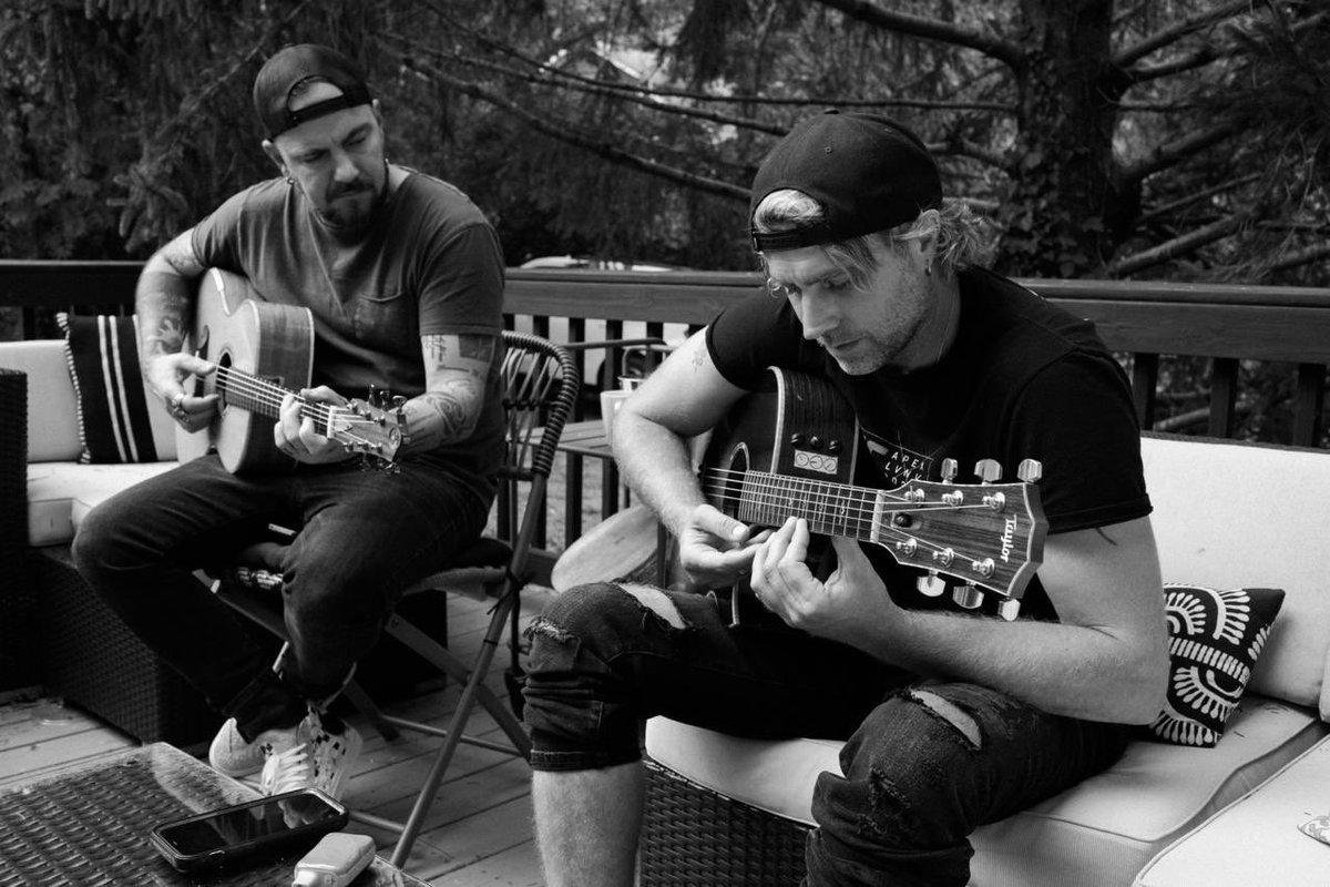 Tickets available now for our dates with <a href="/Disturbed/">Disturbed</a> along with <a href="/Sevendust/">SEVENDUST</a>! 🤘 threedaysgrace.com/events 

Let us know where we’ll see you! 👇