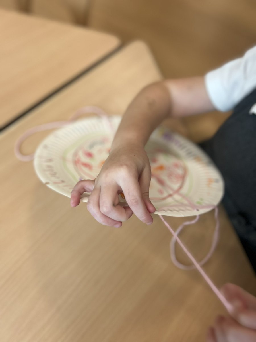WillowtownPri's tweet photo. A relaxing end to the week in Reception this afternoon. 🧵We are so excited to start our sewing journey! “Sewing is also a form of slow pedagogy (Clark 2021) and can support wellbeing.” #lifeskill #sustainability #expressideas #expressfeelings @EAS_EarlyYears @FroebelTrust https://t.co/OeQo8FaOfe