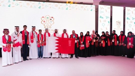 AUS_USA's tweet photo. Saudi Minister of Education congratulates Bahrain students for winning 10 medals at Gulf Science Olympiad
https://t.co/ERO9gfQ810 
https://t.co/HFxxO9sMem https://t.co/yiZYtQBaqQ https://t.co/kI3EdcUz51