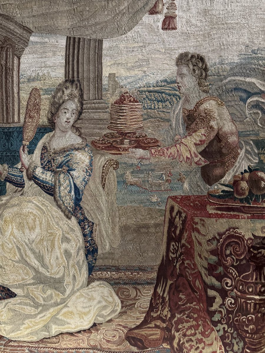MsMartha_B's tweet photo. Friday evening ⁦@V_and_A⁩   Now that’s a layer cake https://t.co/OugiZyPR2p