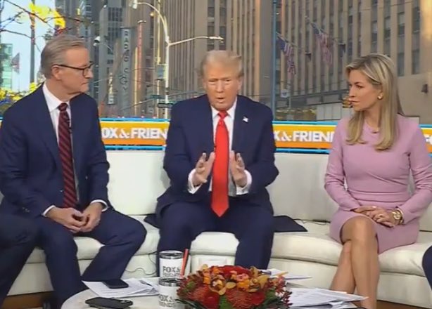 kerstenpr's tweet photo. @foxnewspolitics How pathetic is it that Fox News has to put a black pad beneath trump because, well, you know.
#TrumpIsUNFIT #TrumpIsALaughingStock #TrumpisaNationalDisgrace #peepad https://t.co/fafeBk5pNu