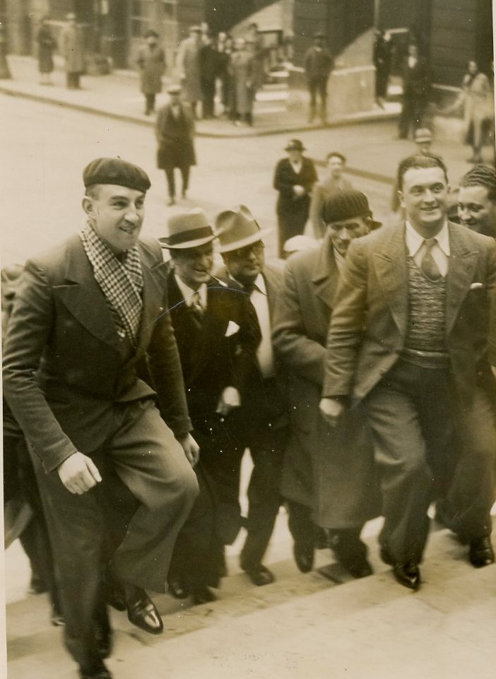 NouveauPSF's tweet photo. Des photographies de François de La Rocque prises à l'occasion des retentissants procès pour diffamation qui l'opposeront à des grandes figures politiques des années trente - notamment André Tardieu et Joseph Pozzo di Borgio - prenant naissance dans l'affaire dite des « fonds secrets » :