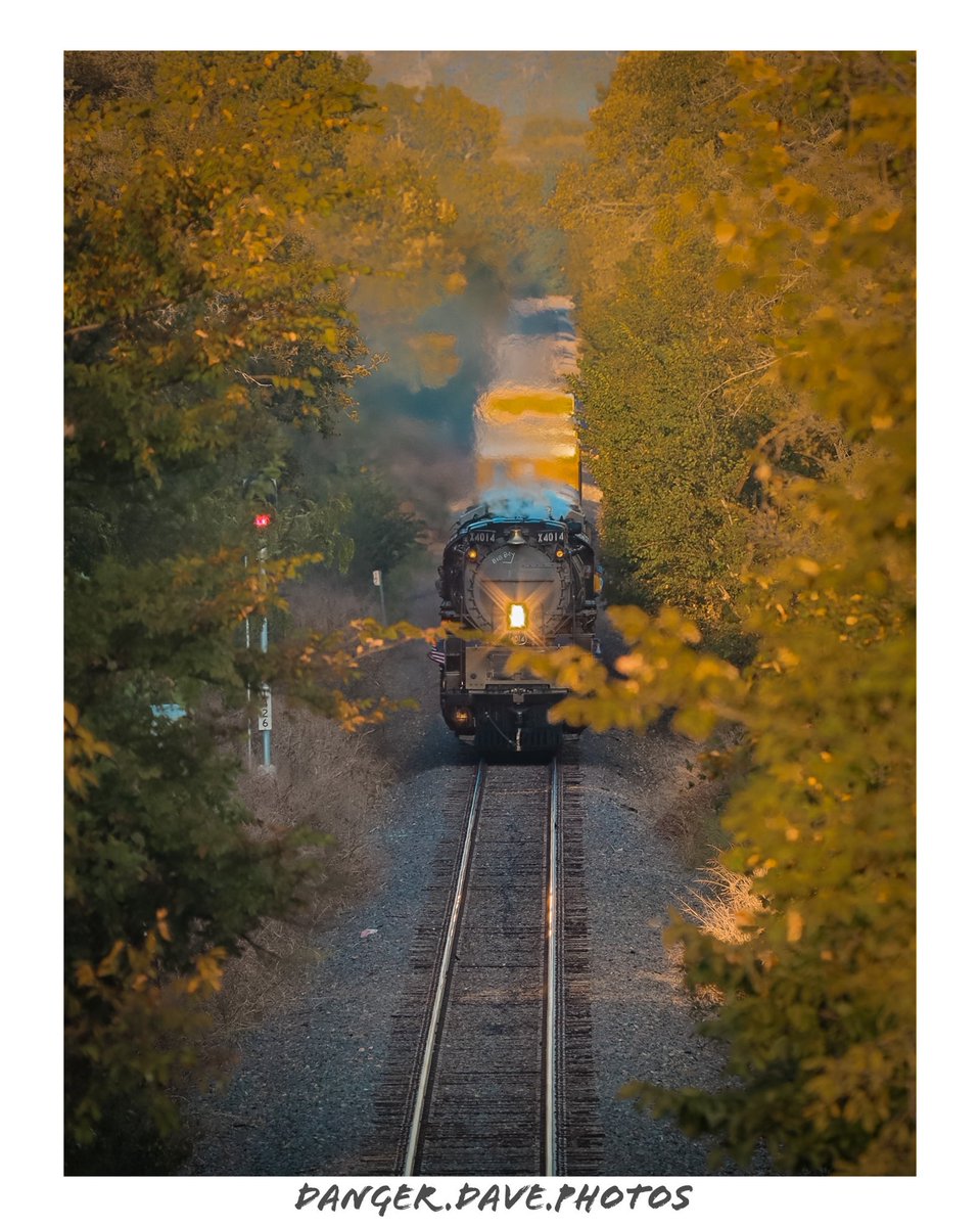 DangerDavePhoto's tweet photo. Big Boy 4014 Union Pacific Heartland of America Tour. 0101724 Manhattan Kansas X Junction City Kansas
📸🚂🛤️
#bigboy4014 #up4014 #upsteam #unionpacific #railfan #railfanning #benchingtrains #photography #photographylovers #kansas #kansasphotographer #kansasphotography #monikers https://t.co/fKo01ZAhM2