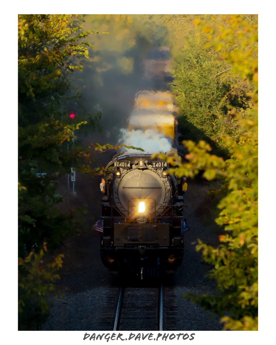 DangerDavePhoto's tweet photo. Big Boy 4014 Union Pacific Heartland of America Tour. 0101724 Manhattan Kansas X Junction City Kansas
📸🚂🛤️
#bigboy4014 #up4014 #upsteam #unionpacific #railfan #railfanning #benchingtrains #photography #photographylovers #kansas #kansasphotographer #kansasphotography #monikers https://t.co/fKo01ZAhM2