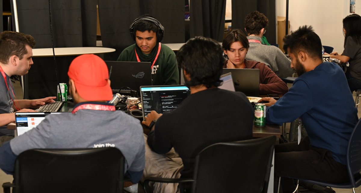 Throwback to an incredible #GenQHackathon👏 

Two weeks ago, bright minds from Calgary, Toronto, Vancouver, Texas, Boston and Basel worked relentlessly to transform innovative ideas into real-world #quantum use cases during the GenQ Quantum Computing #Hackathon.