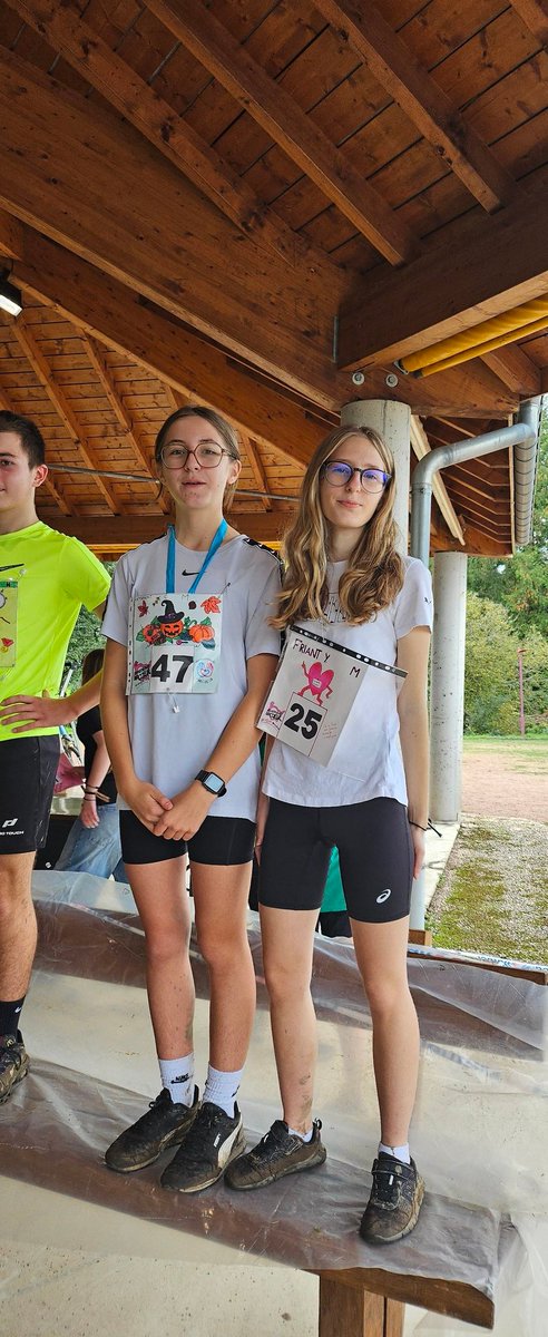 Collège Les Etangs Moussey 57 (@mousseybata) on Twitter photo Le Cross TER s'est terminé avec les 3e:
3e filles: Cléa Letschert, 5e et Julie Durant 4e
3e garçons : Bastien Durant 4e
Et la récompense pour le plus beau dossard à Yael Friant et Cléa Letschert
Une belle initiative avec un don de denrées alimentaires pour les <a href="/restosducoeur/">Les Restos du Coeur</a>! Le Cross TER s'est terminé avec les 3e:
3e filles: Cléa Letschert, 5e et Julie Durant 4e
3e garçons : Bastien Durant 4e
Et la récompense pour le plus beau dossard à Yael Friant et Cléa Letschert
Une belle initiative avec un don de denrées alimentaires pour les <a href="/restosducoeur/">Les Restos du Coeur</a>!