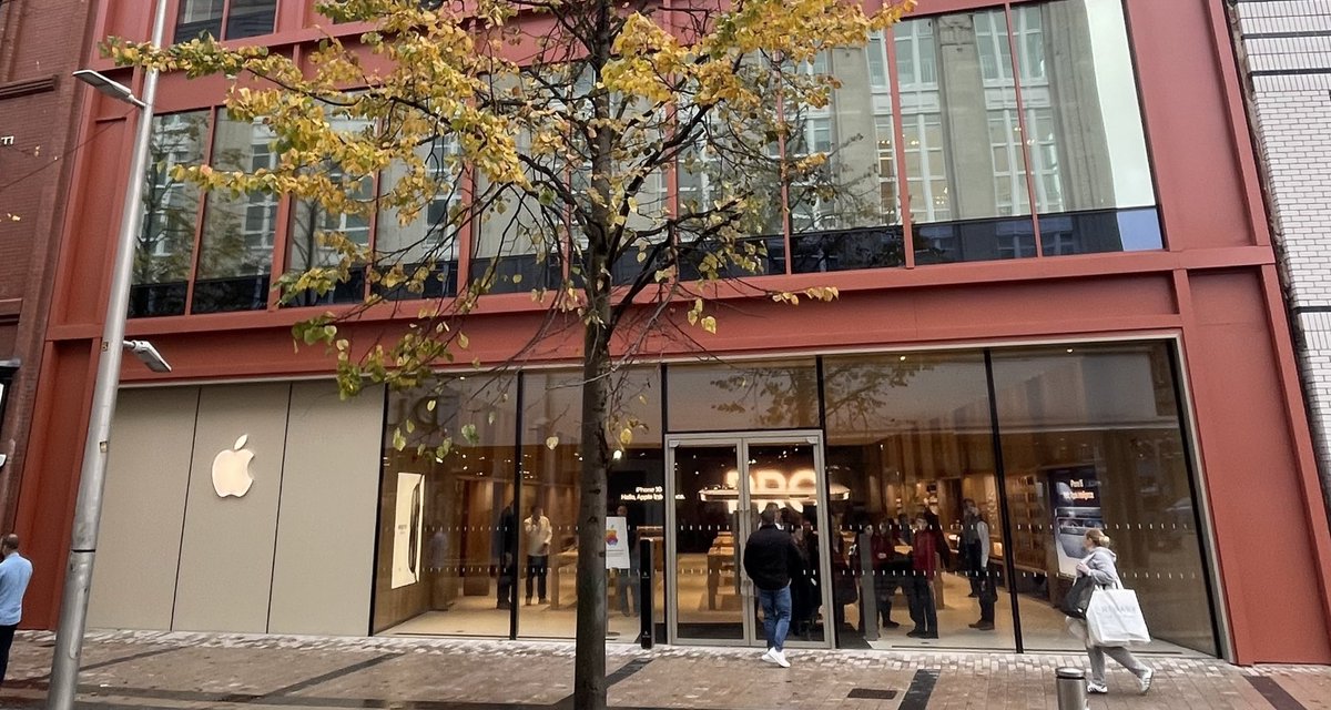 Frazerkidd's tweet photo. The wait is over! Apple have opened their new store in Belfast. As anticipated the attention to detail in their fit out is outstanding. Delighted to have acted as letting agents in this city centre redevelopment!! https://t.co/AipmkLoPAT