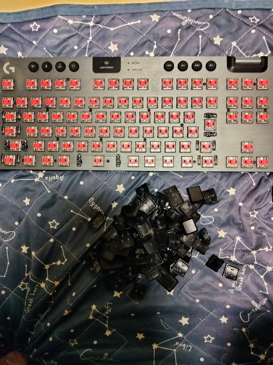 door_lock_man's tweet photo. お古のキーボードをおそうじ〜 https://t.co/YZpq5GzxS8