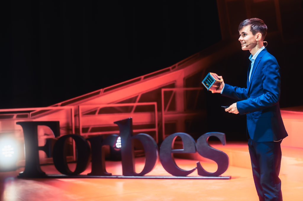 KlingaSimon's tweet photo. Forbes: A Better Czech Republic 🇨🇿

At @lasarcrew we’ll do everything to make our country a place where students can literally shoot for the stars.

Will you join the ride? https://t.co/qgSboMTnJq