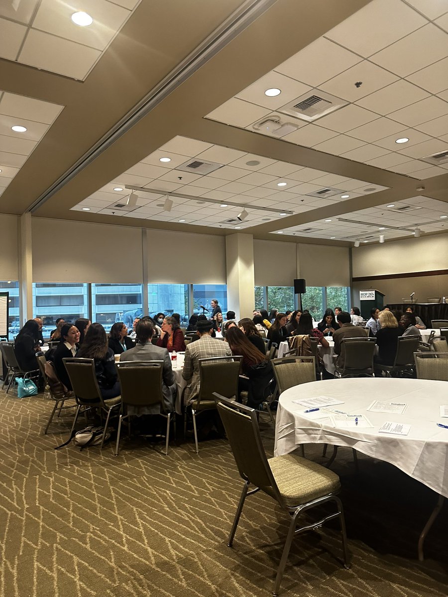 On Wednesday the Mentoring Mingle provided residents the opportunity to receive guidance from experienced attendings in CAP research! 

#aacap24