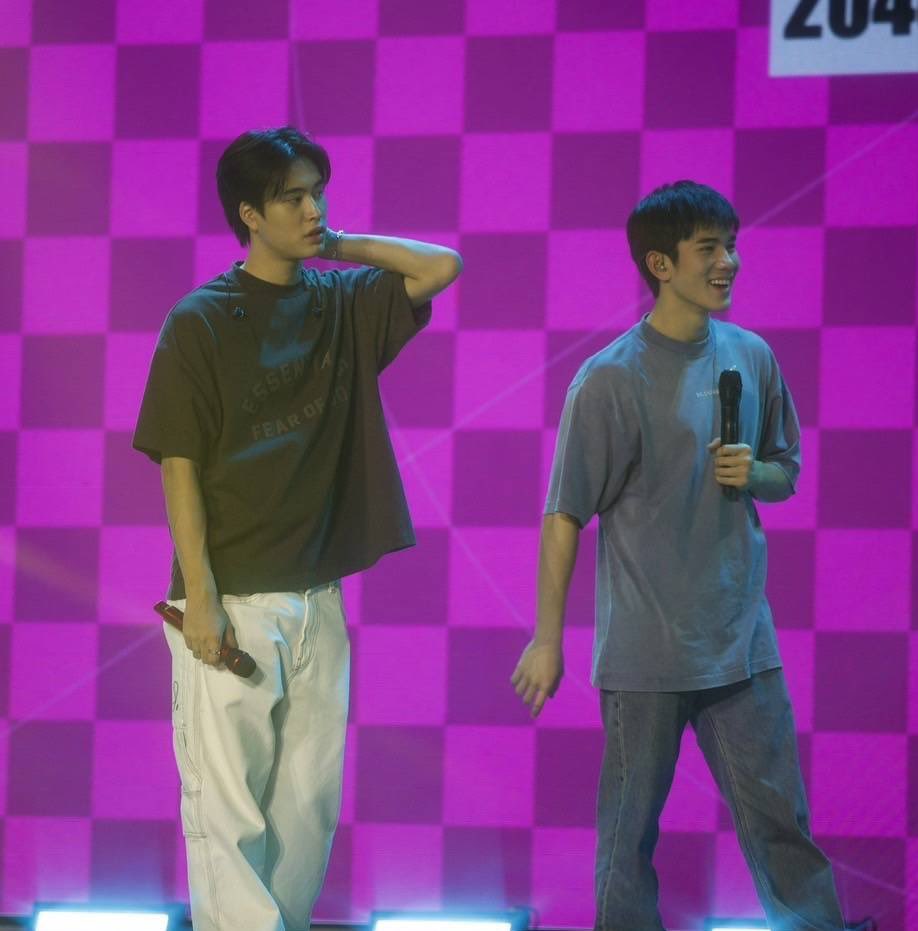 .

　　　  　／＞　  フ
　　　 　| 　_　 _ l
　 　 　／` ミ＿xノ           
　　   /　　　 　 |
　　 /　 ヽ　　 ﾉ            ╱|、
　   │　　|　|　|           (˚ˎ 。7
 ／￣|　　 |　|　|           |、˜〵
 | (￣ヽ＿_ヽ_)__)         じしˍ,)ノ
　二つ