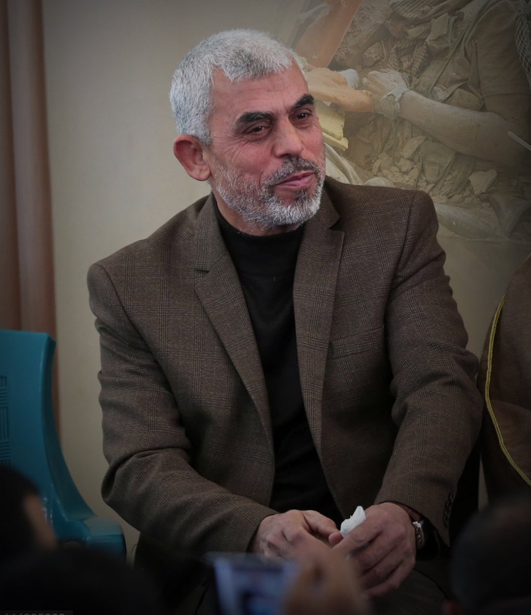 Şehidler kervanına bir yiğit adam daha katıldı. Hamas lideri Yahya Sinvar da şehadet rütbesine, kardeşlerine ve cennete kavuştu. Alçak terör devleti İsrail, Filistin davasının şehitlerle bitmeyeceğini, bilakis büyüyeceğini elbette görecek.