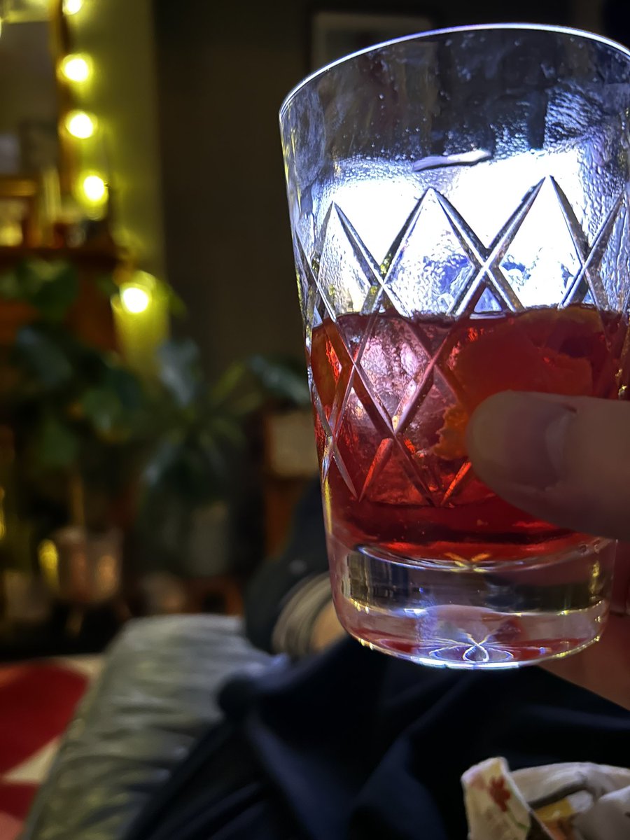 ellenloudon's tweet photo. Negroni joy. #dayofftomorrow https://t.co/TE73TMYjyr