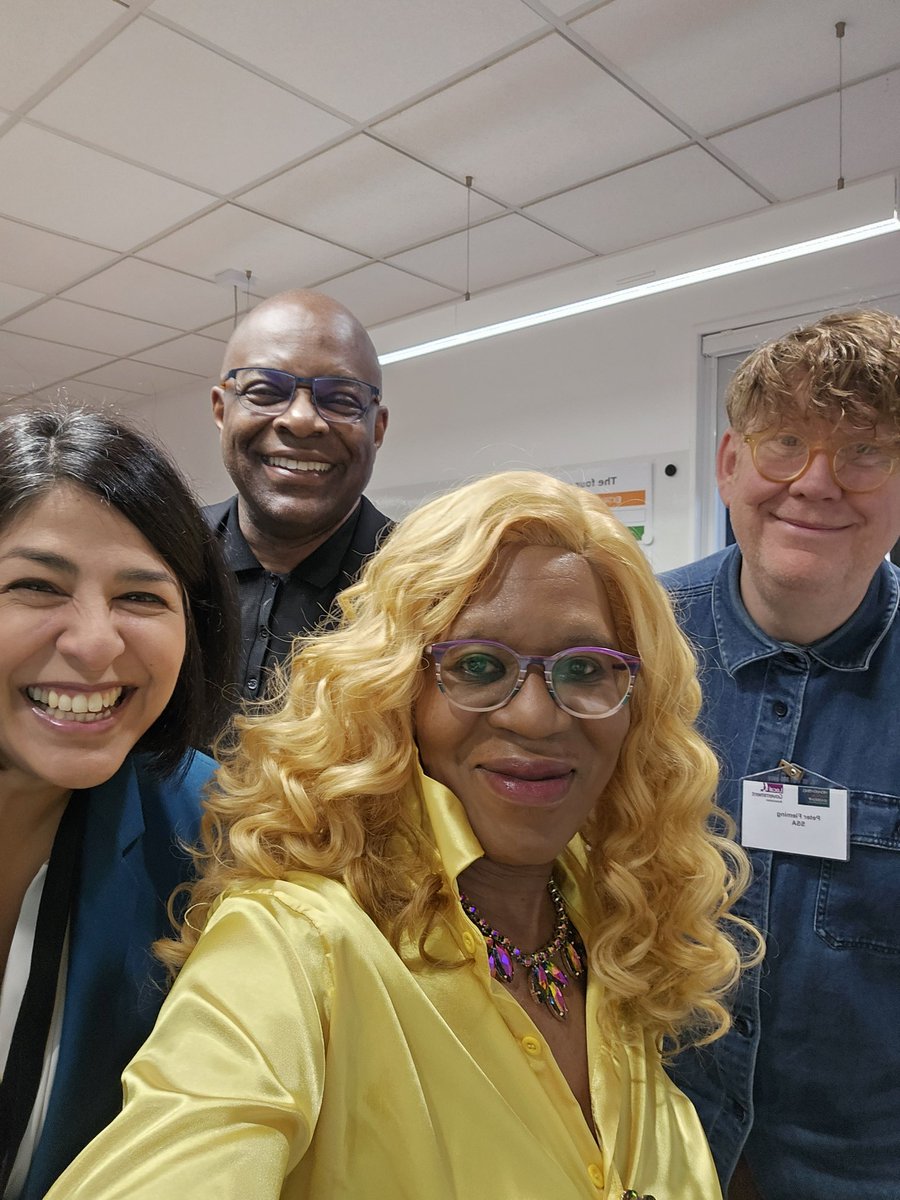 Gracie3110's tweet photo. Thank you to all the attendees of our @LGAcomms Leadership Academy Prog 223 for being such a great group to work with, and thank you to @DavidWeaver01 @HamidaAli76  @dmontfort for their huge support to myself and the group and their excellent contribution to the module. ☺️👏🏾👏🏾 https://t.co/vP6zqVMyis